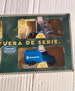 Caja 4 camiones metálicos Danone