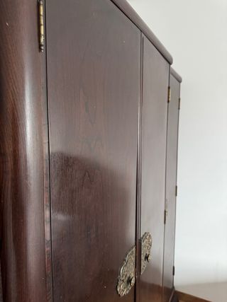 Guardaroba Classico in Legno Scuro