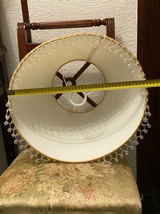 Pantalla de lámpara con adornos