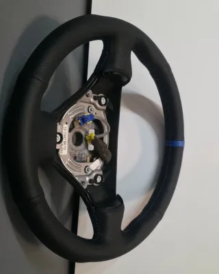 Volante Audi TT MK1 Negro con Costuras Azules