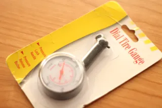 Comprobador de presión de neumáticos Dial