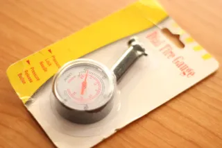Comprobador de presión de neumáticos Dial