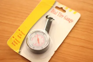 Comprobador de presión de neumáticos Dial