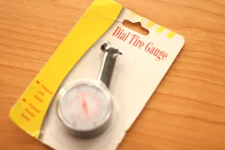 Comprobador de presión de neumáticos Dial