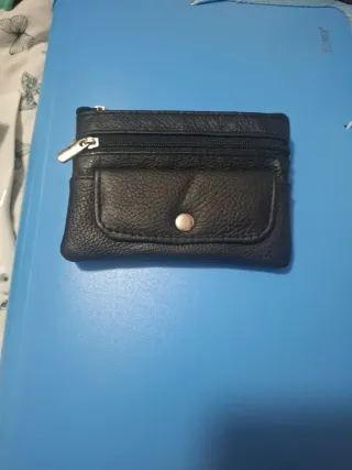 Monedero gris con cierre dorado