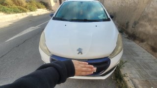 Peugeot 208 2016
