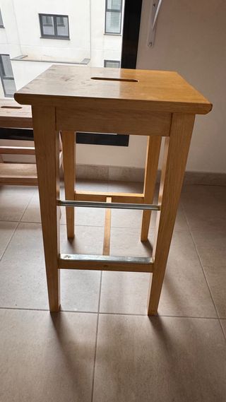 Taburetes de madera y metal Ikea