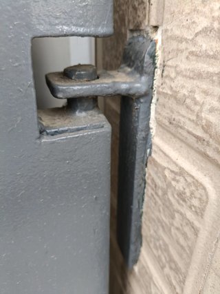 Portón de hierro de entrada metálico curvo URGE