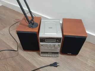 Equipo de música Sanyo Plata y Madera