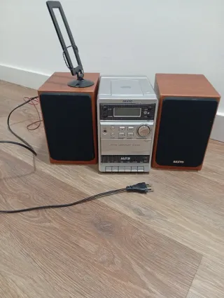 Equipo de música Sanyo Plata y Madera