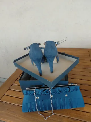 Scarpe tacco blu con pochette in regaloooo