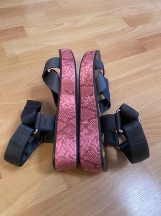 Sandalias Bimba y Lola Negras y Rosas 38