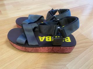 Sandalias Bimba y Lola Negras y Rosas 38