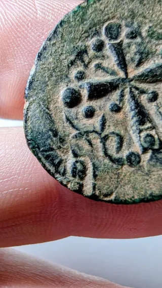 Follis bizantino Nicéforo III contramarca islámica