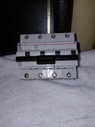 Interruptor Automático Eléctrico GE 100A