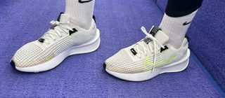 Zapatillas Nike Running Verdes y Blancas