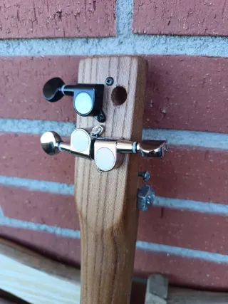 Cigar Box Guitar