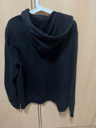 Sudadera GAP negra con capucha y cremallera