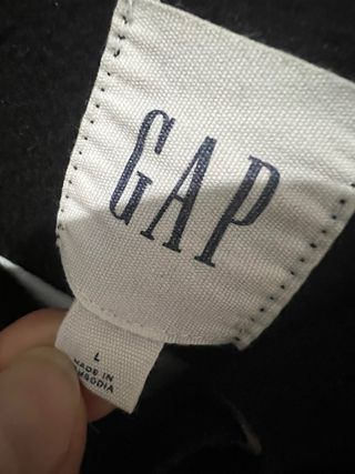 Sudadera GAP negra con capucha y cremallera