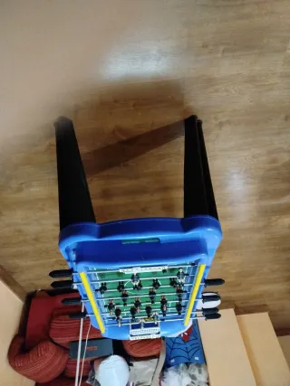 Futbolín infantil de plástico con patas