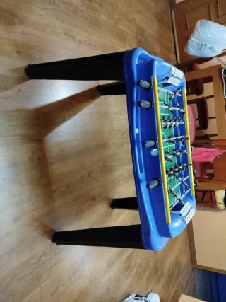Futbolín infantil de plástico con patas