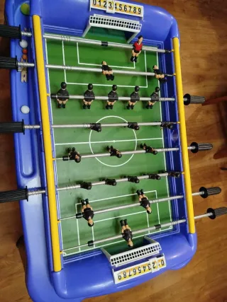 Futbolín infantil de plástico con patas