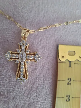 Cruz con circonitas y cadena de acero