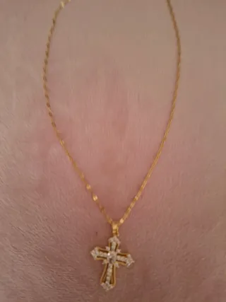 Cruz con circonitas y cadena de acero