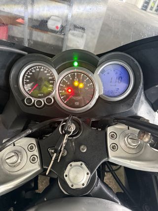 Triumph Sprint 1050 ST Plata