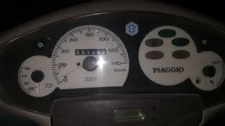 Piaggio 125 Scooter Plata con chaqueta y guantes