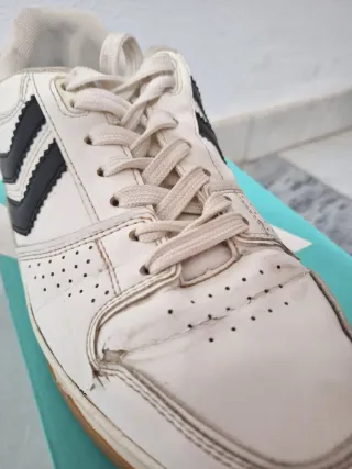 Zapatillas Hummel Blancas y Negras Talla 40