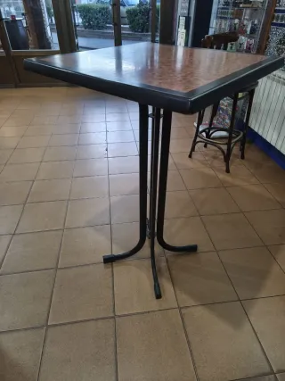 Mesa alta madera y metal