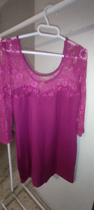 Blusa rosa con encaje