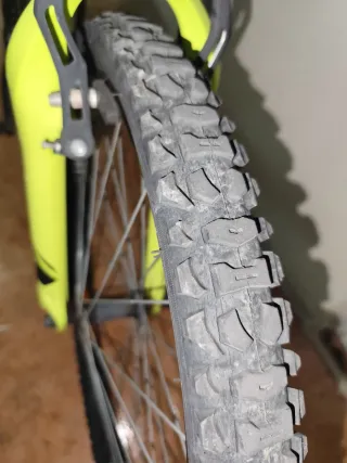 Bicicleta B'Twin Rockrider Negra/Amarilla