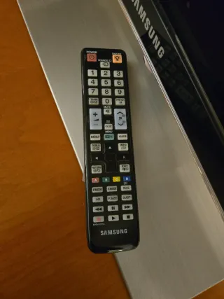 Televisor Samsung 40 Negro y Plata. No Smart TV