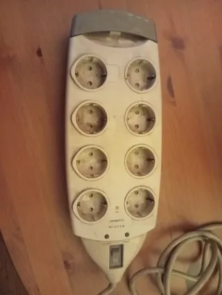 Regleta Belkin 8 enchufes SurgeMaster
