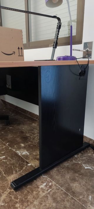 Escritorio en L con cajonera