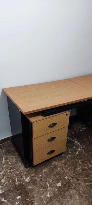 Escritorio en L con cajonera