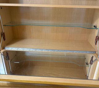 Mueble madera con vitrina, bar, puertas y gavetas