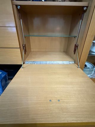 Mueble madera con vitrina, bar, puertas y gavetas