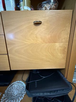 Mueble madera con vitrina, bar, puertas y gavetas