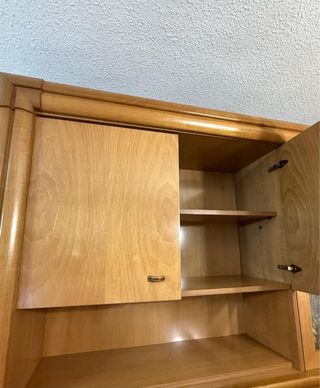 Mueble madera con vitrina, bar, puertas y gavetas