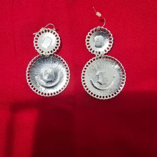 Pendientes grandes plateados con piedras