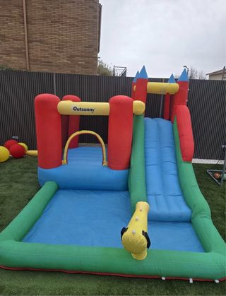 Alquiler de castillo hinchable.