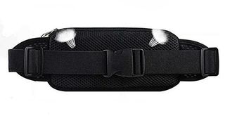 Riñonera negra con salida para auriculares