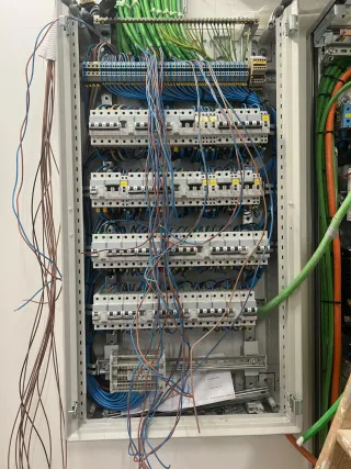 Title: Electricista econ
