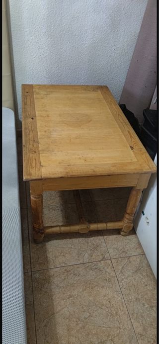 Mesa de madera rústica