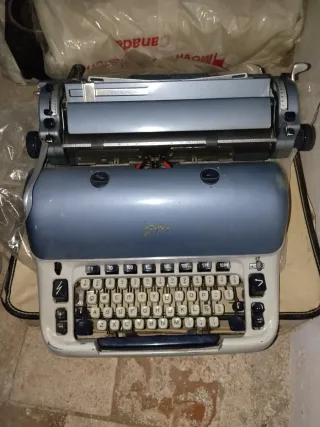 Máquina de escribir Japy antigua