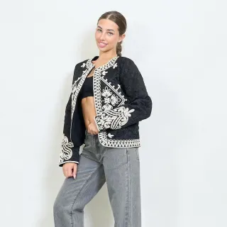 Chaqueta bordada abierta negra