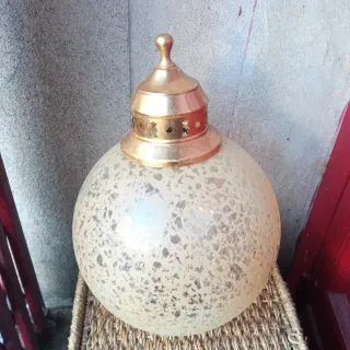 Lámpara de mesa retro dorada y cristal